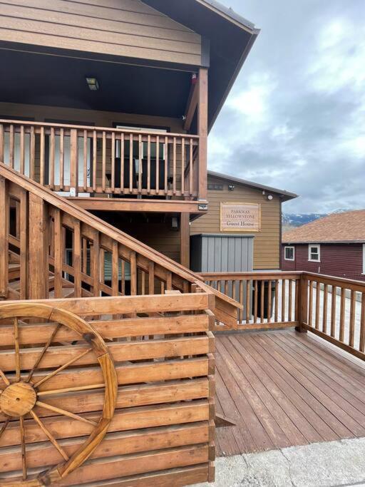 Parkway Yellowstone Riverside Studio #6 Gardiner Exterior photo
