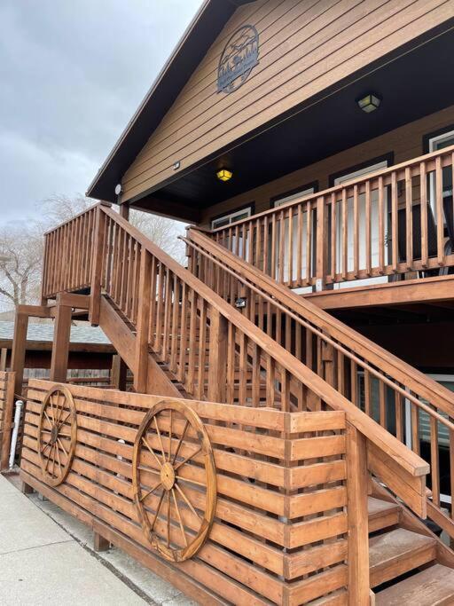 Parkway Yellowstone Riverside Studio #6 Gardiner Exterior photo